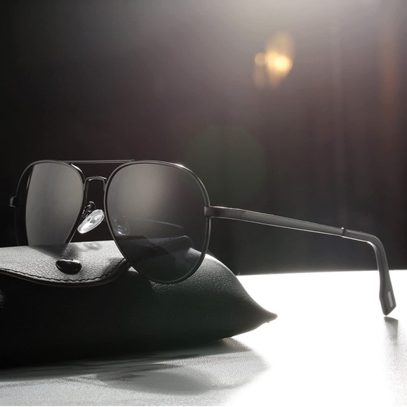 Polarized Aviator Sunglasses - Picture 4 of 4